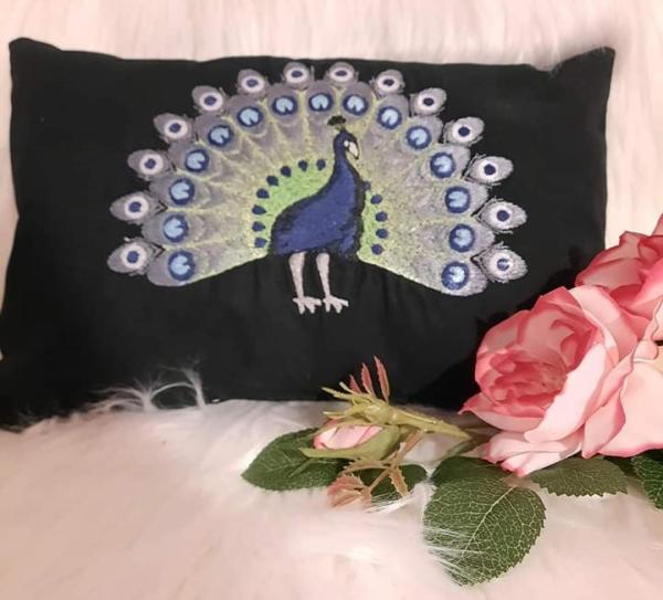 Vollstickdatei Pfau mit Rad